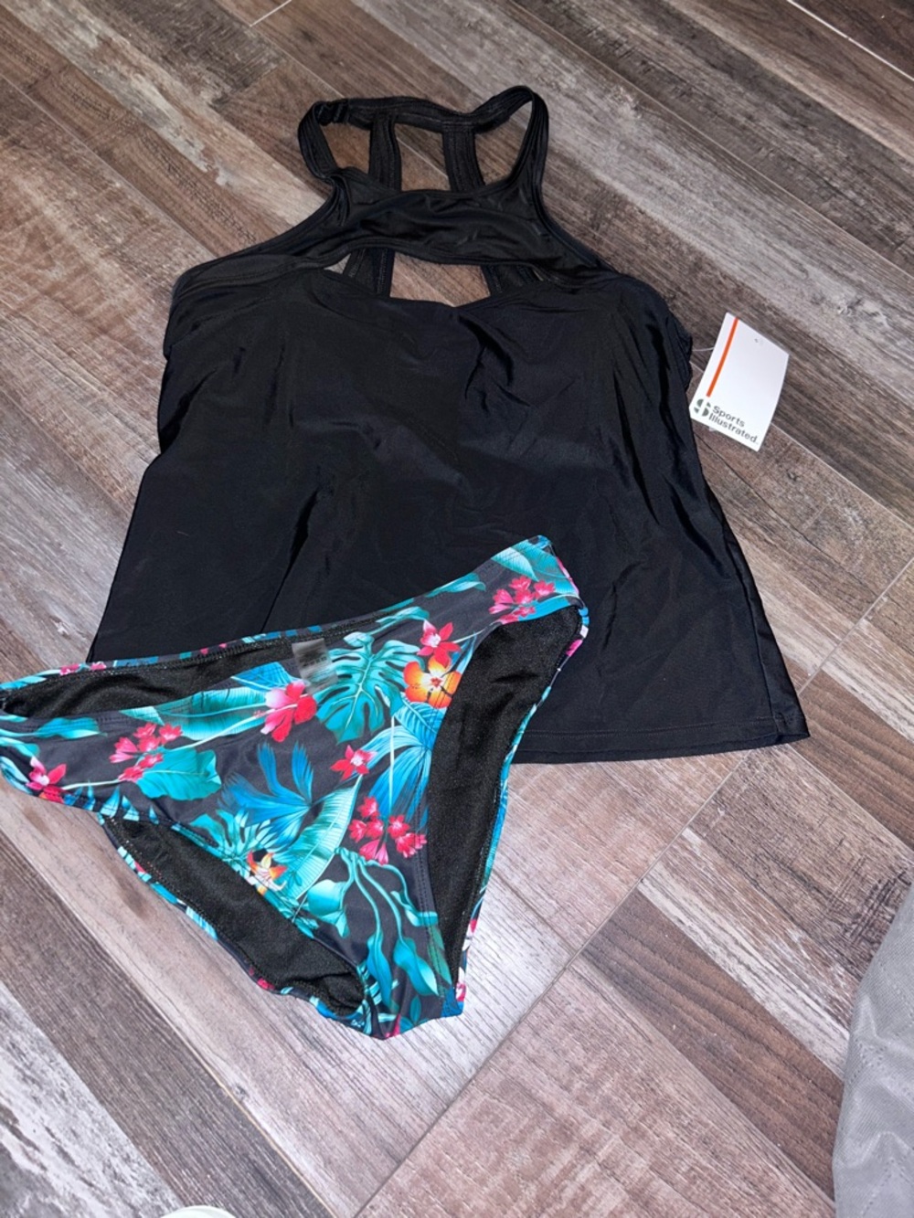 Sports illustrated swim top NWT and floral bottoms 163